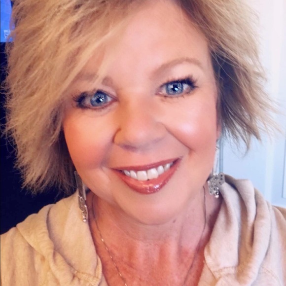 Meet your Posher, Dawn - Picture 1 of 1